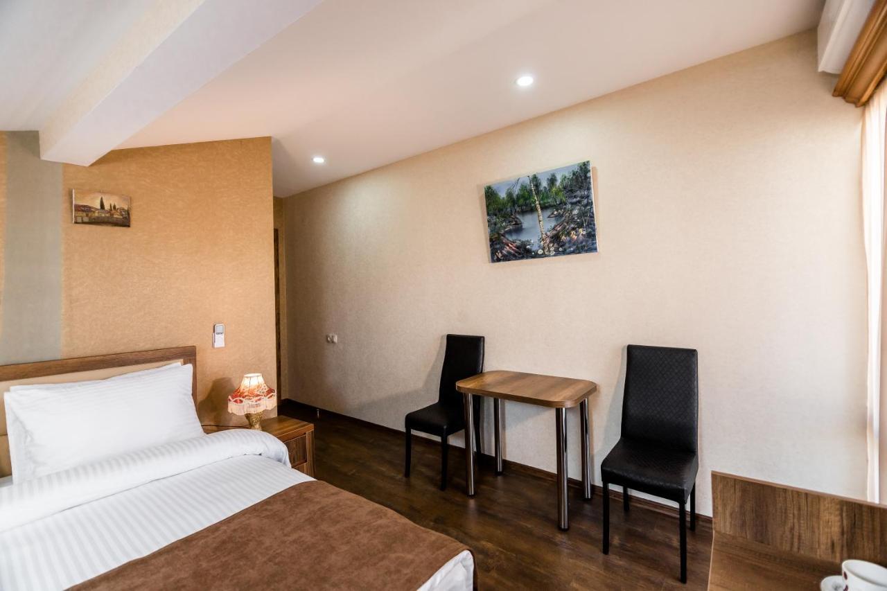 George Hotel Тбилиси Экстерьер фото