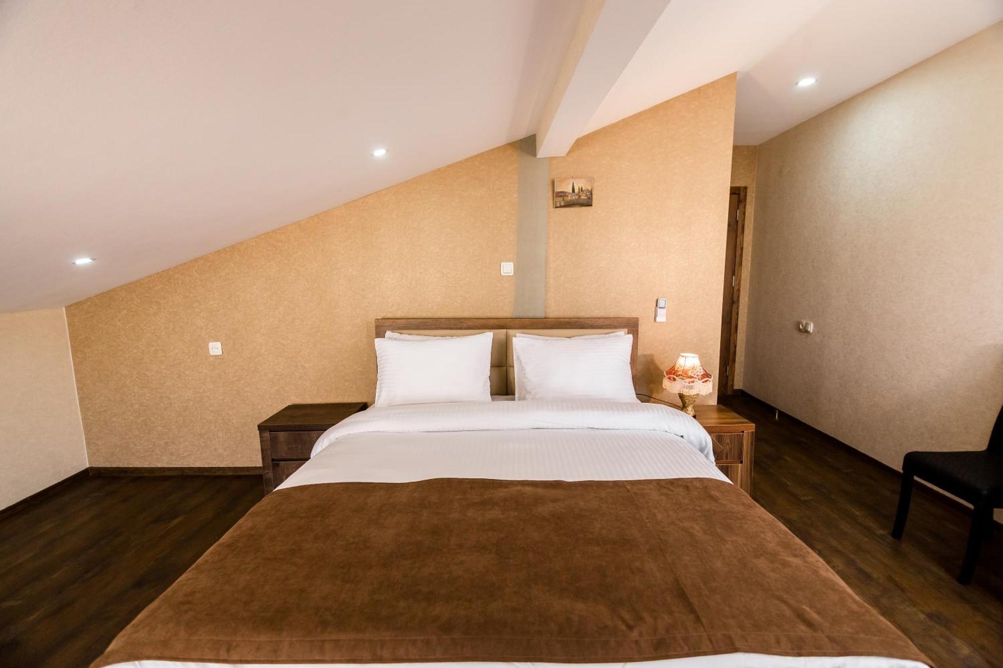 George Hotel Тбилиси Экстерьер фото